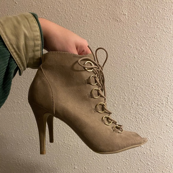 Gray Lace Up Heels - Size 7.5 - Picture 1 of 9